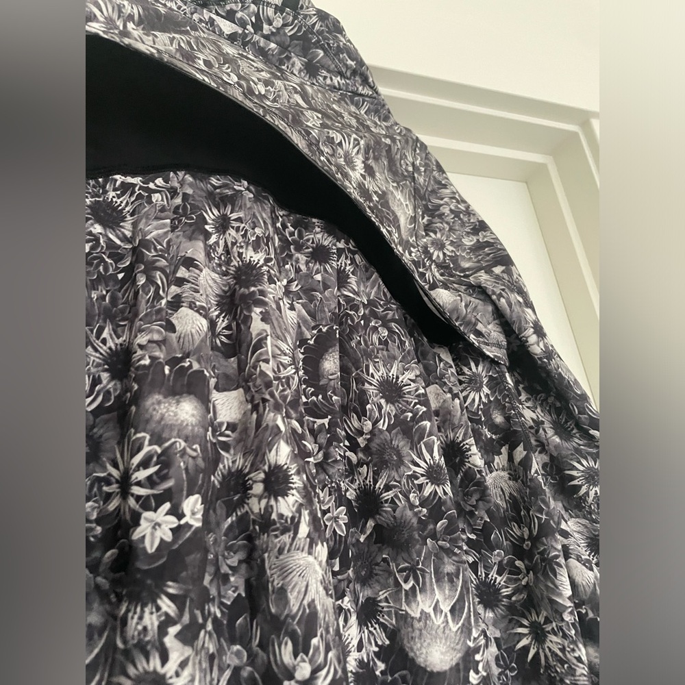 Lululemon track jacket - Picture 7 of 9